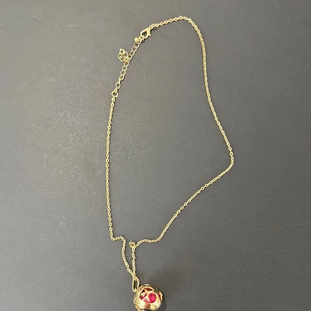 Elegant Gold and Red Pendant Necklace